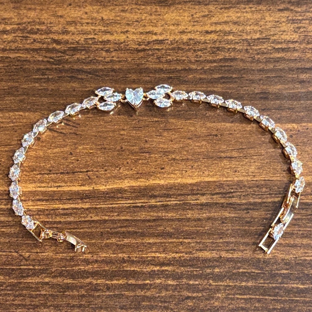 Yellow Gold Plated And Rhinestone Heart Bracelet 21$